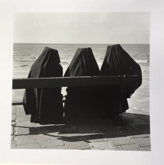 Nonnen aan zee